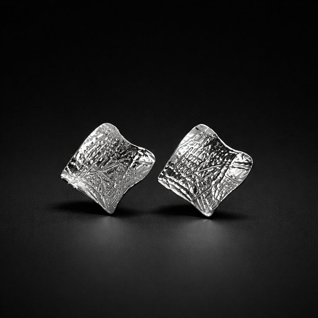 Avantgarde Chic Gewellte Statement-Ohrstecker