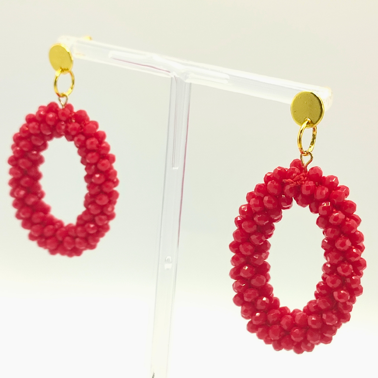 Rote Statement-Perlenohrringe