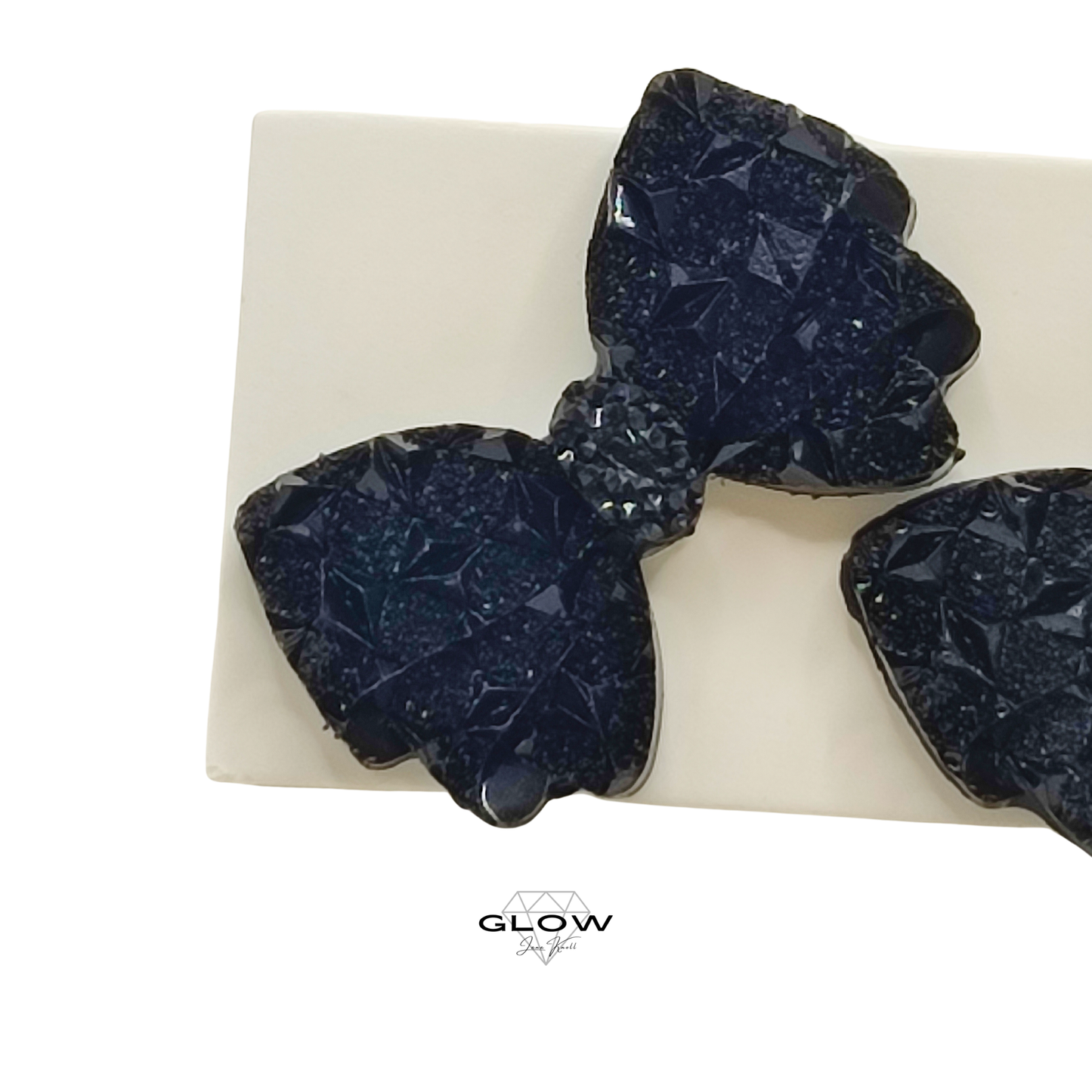 Funkelnde Schleifen-Ohrstecker