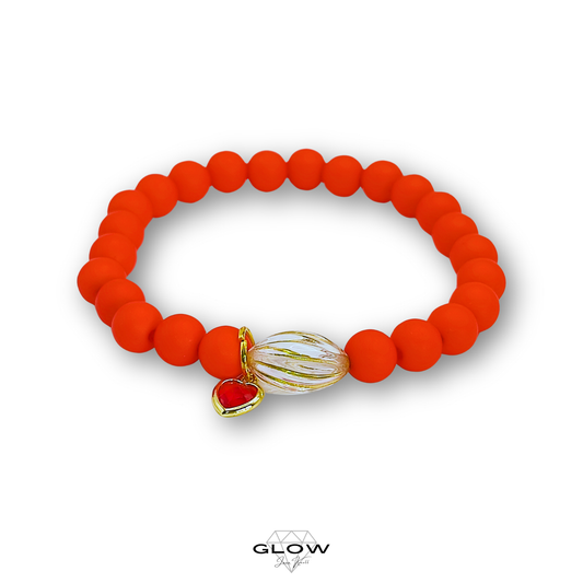 Rotes Perlenarmband mit Herz-Charm